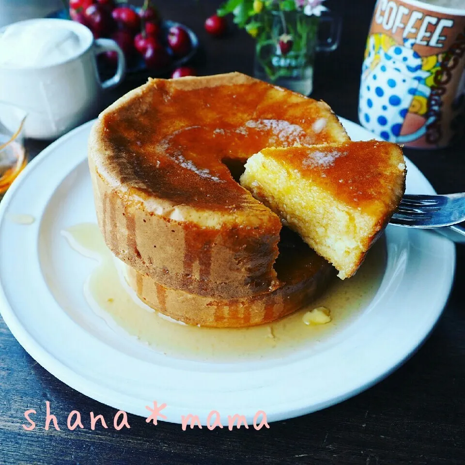 Snapdishの料理写真:シロップ染み染み～♪ふわんふわん厚焼きスフレパンケーキ♪|しゃなママさん