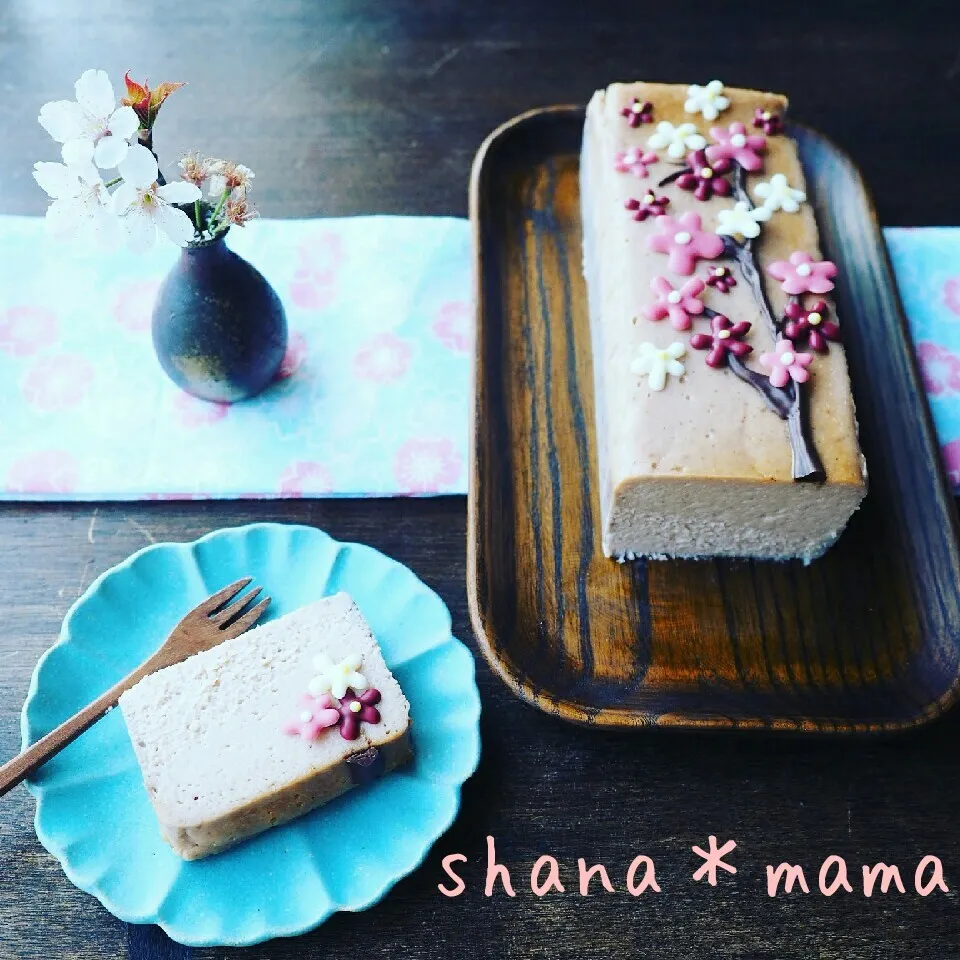 Snapdishの料理写真:まったり濃厚～♪桜舞い散るいちごチーズケーキテリーヌ♪|しゃなママさん