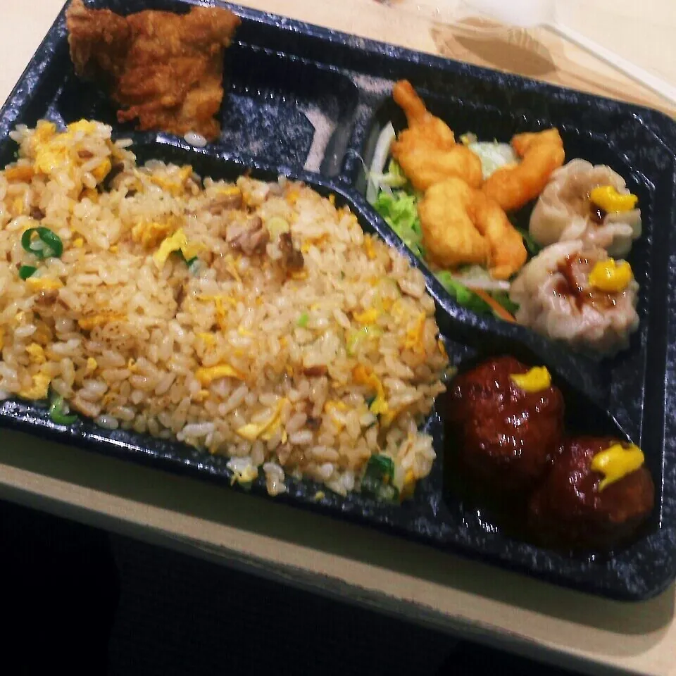 Snapdishの料理写真:炒飯弁当。。。|masaki .fさん