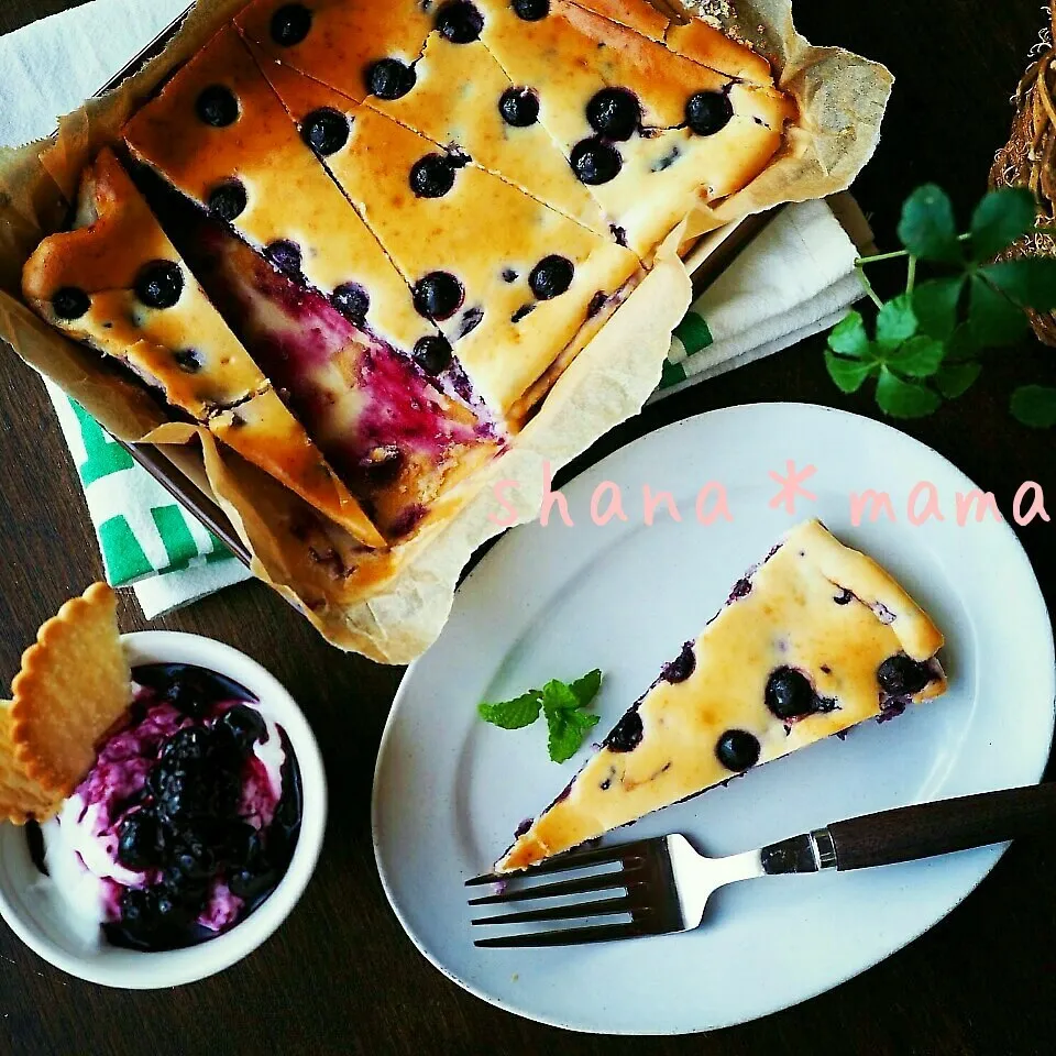 Snapdishの料理写真:ちょっと食べたい時に♪バットで濃厚ブルーベリーチーズケーキ♪|しゃなママさん