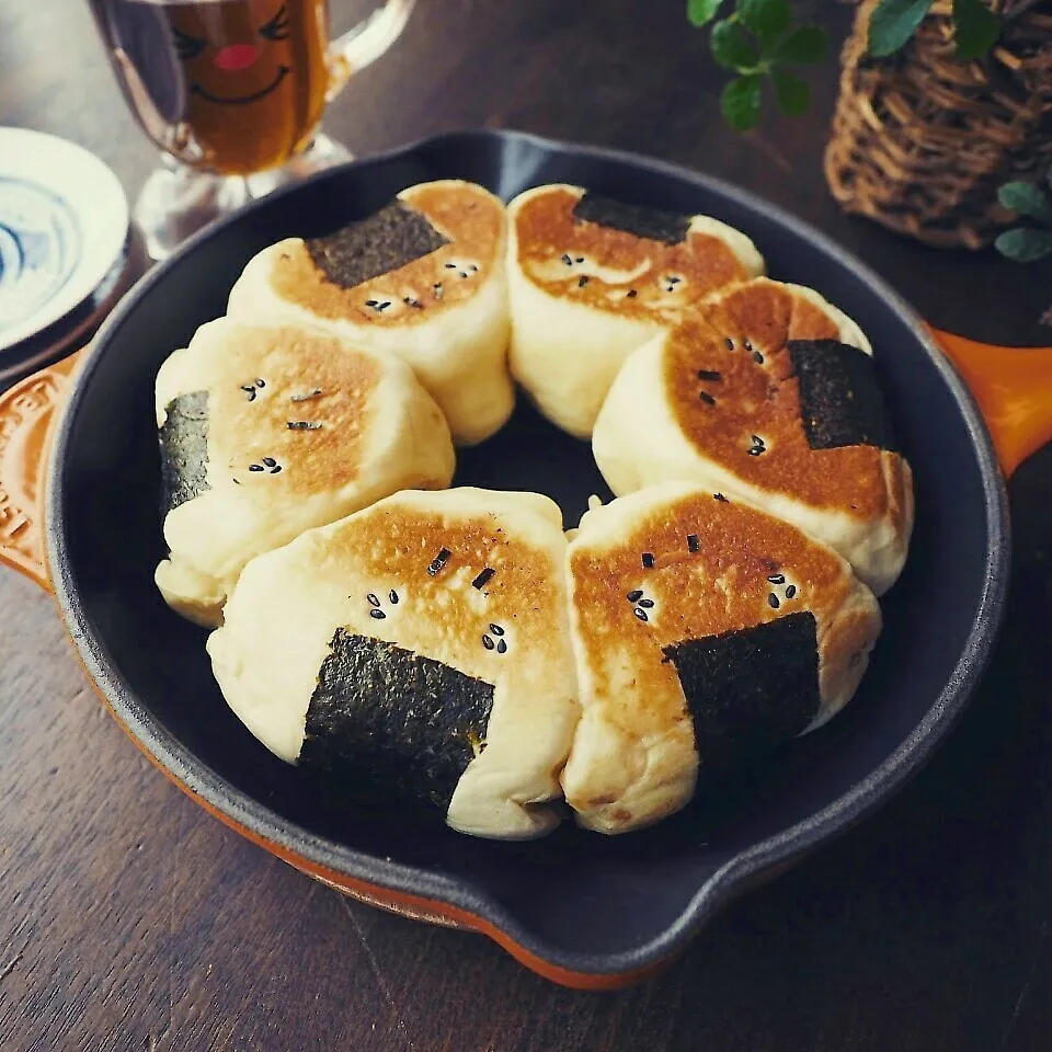 フライパンであっという間♪香ばしいおにぎりちぎりパン♪|しゃなママさん