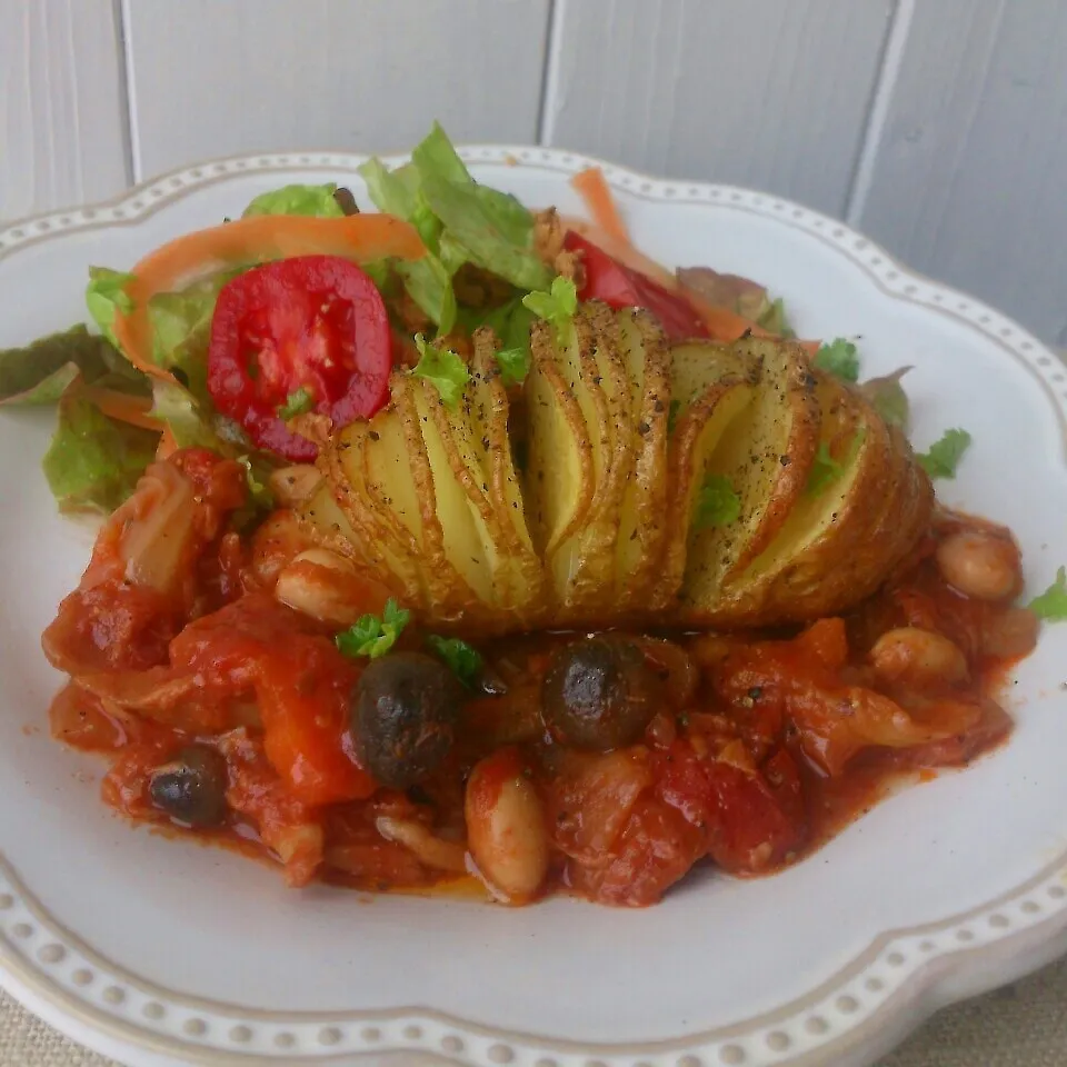 ハッセルバックポテト野菜いっぱいトマトソース添え|cafe CAPRICEさん