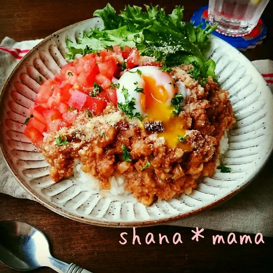 レンジで簡単♪茄子ボロネーゼ丼フレッシュトマト乗せ♪|しゃなママさん