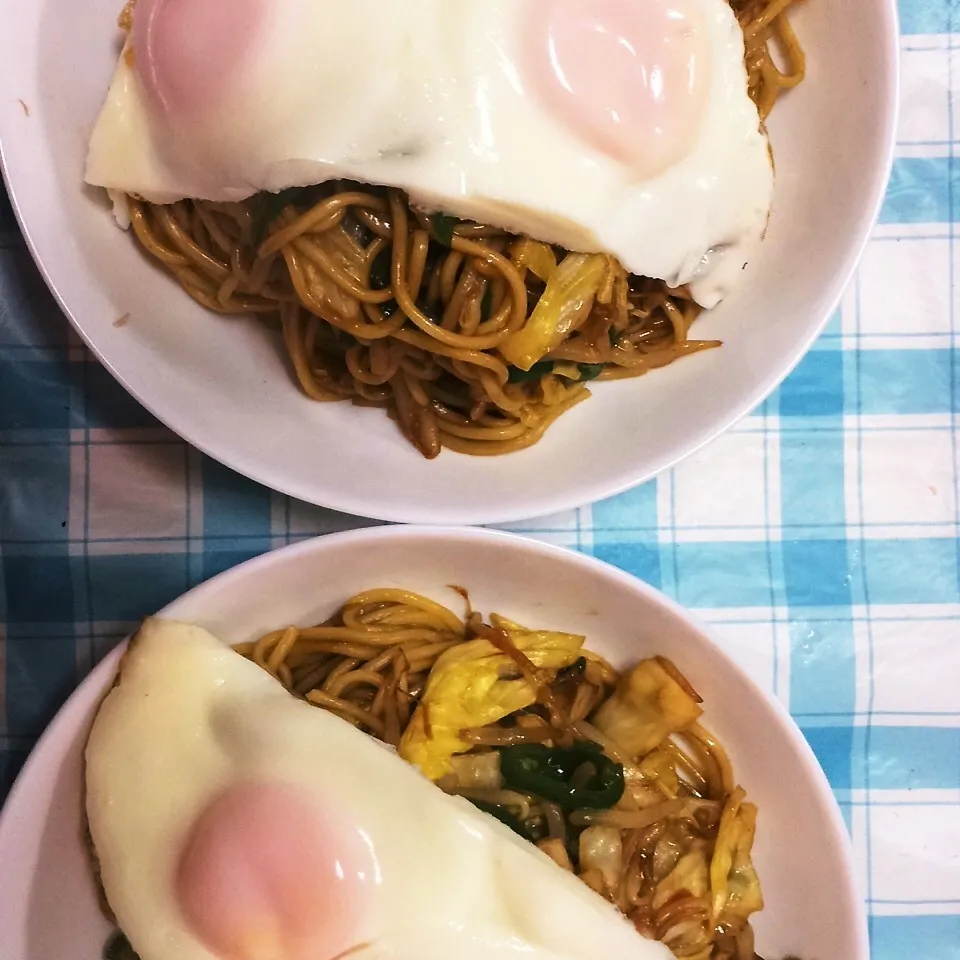 焼きそば卵乗せ(^_−)−☆|なっつんさん