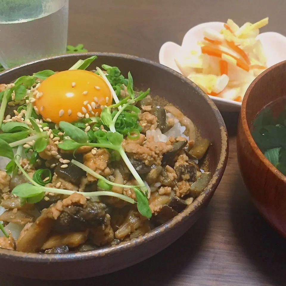 まねっこ♡ひき肉と茄子ときのこのユッケ風そぼろ丼|non0619さん