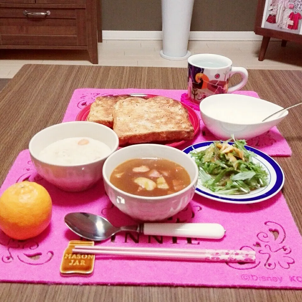 Snapdishの料理写真:ホワイト&ビーフシチューをライ麦パンで♪|えっこさん