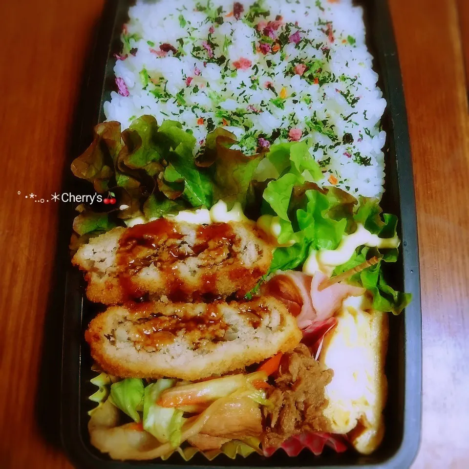 ジューシーメンチカツ弁当やで💕男子高校生弁当|Cherry'sさん