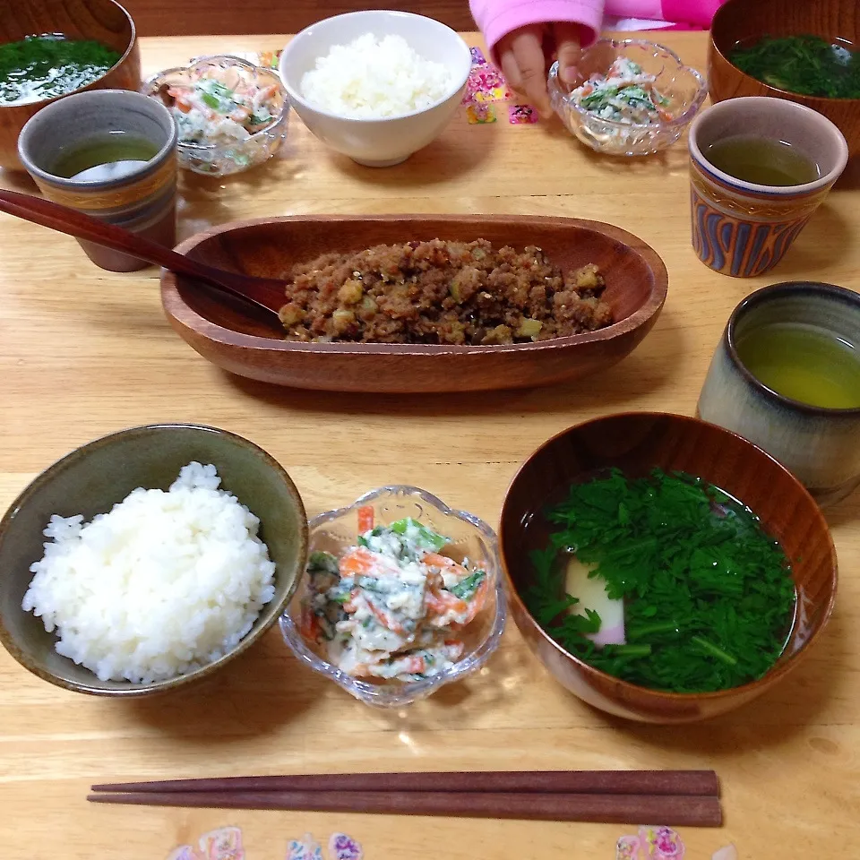 茄子と高野豆腐入りヘルシーそぼろ＊春菊の白和え＊お吸い物♪|＊ゆき＊さん