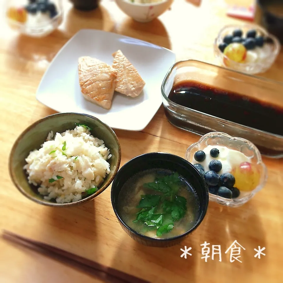 Snapdishの料理写真:真鯛の身アラで…鯛めしと鯛出汁のお味噌汁♪|＊ゆき＊さん