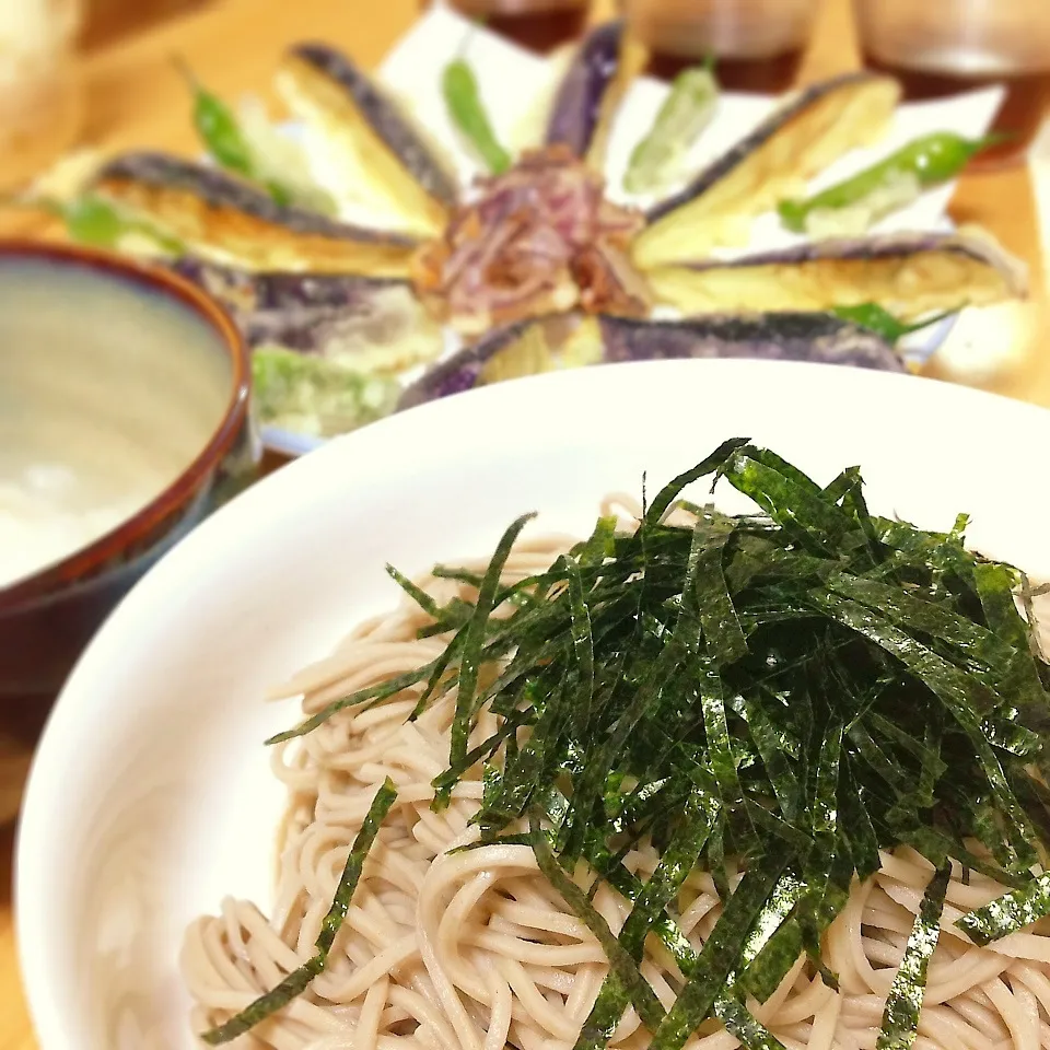 Snapdishの料理写真:お蕎麦と野菜の天ぷらをおろしと麺つゆで♪|＊ゆき＊さん