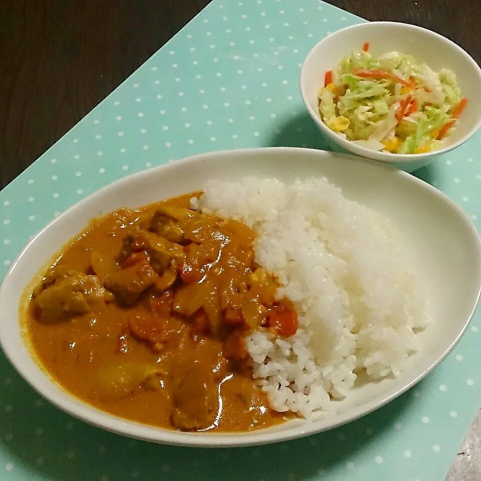 バターチキンカレーとコールスローサラダ|山田江里子さん