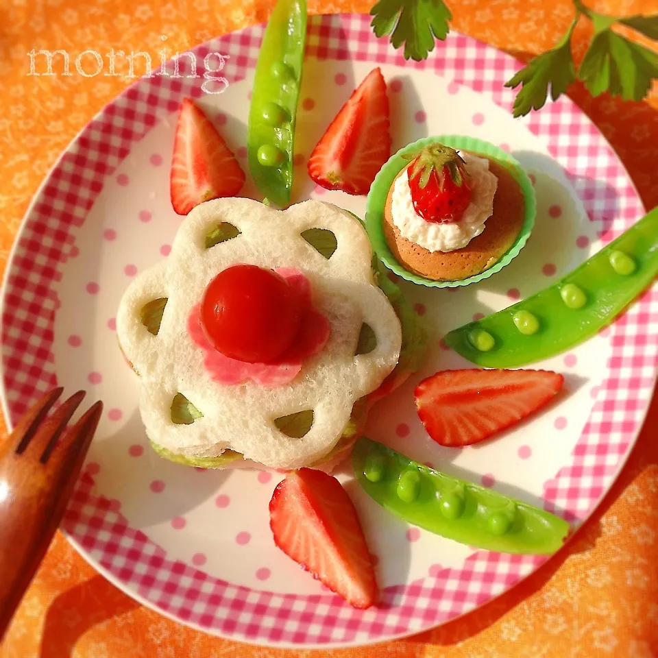 ＊レースのお花サンドイッチde少食娘のワンプレート朝食＊|＊ゆき＊さん