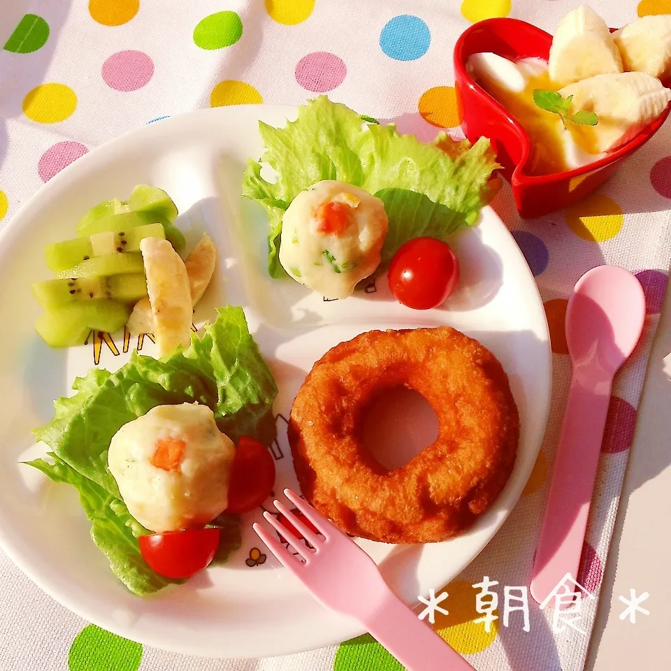 Snapdishの料理写真:新じゃがのポテサラとドーナッツの朝ごはん♡|＊ゆき＊さん