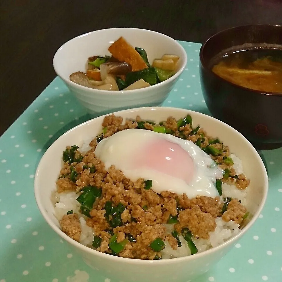 ひき肉とにらのピリ辛炒め丼温玉のせ|山田江里子さん