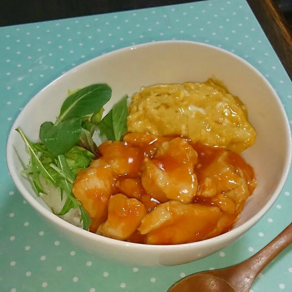 まねっこ n＊さんのぷりぷり鶏チリとトロ玉丼|山田江里子さん