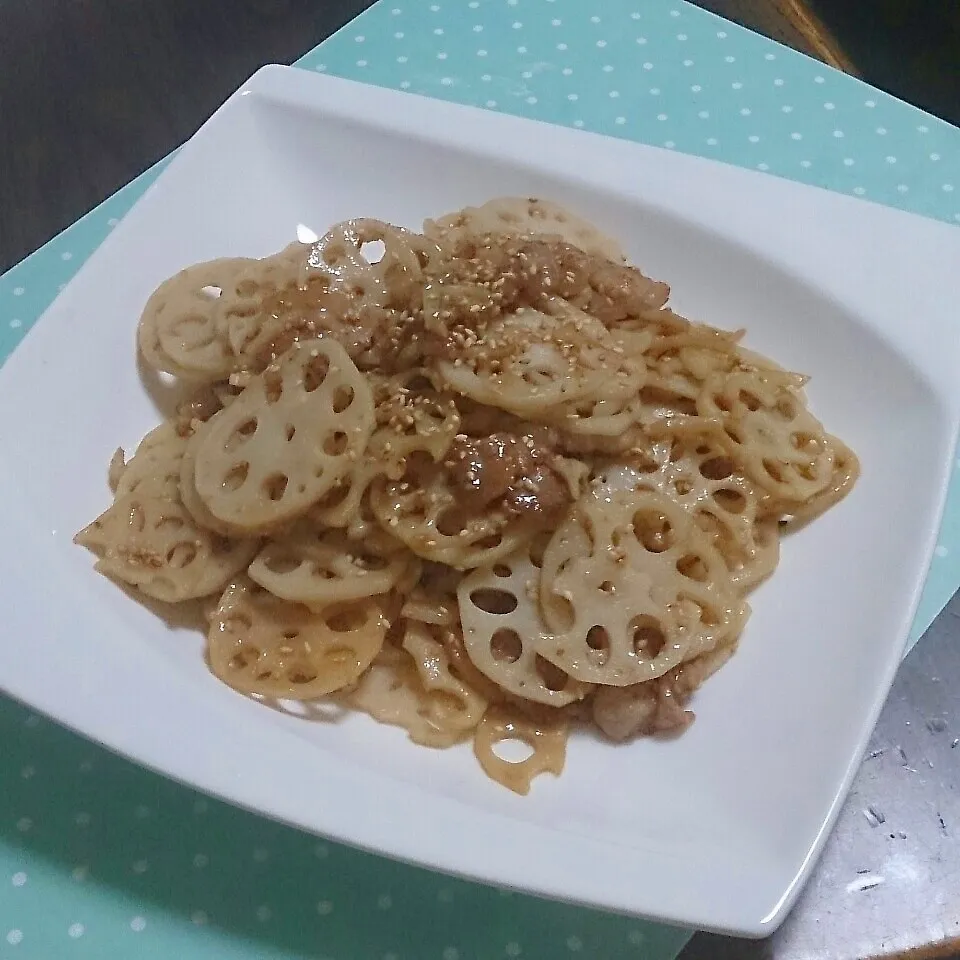 まねっこ yuuさんの豚肉と蓮根のトロみ旨辛炒め|山田江里子さん