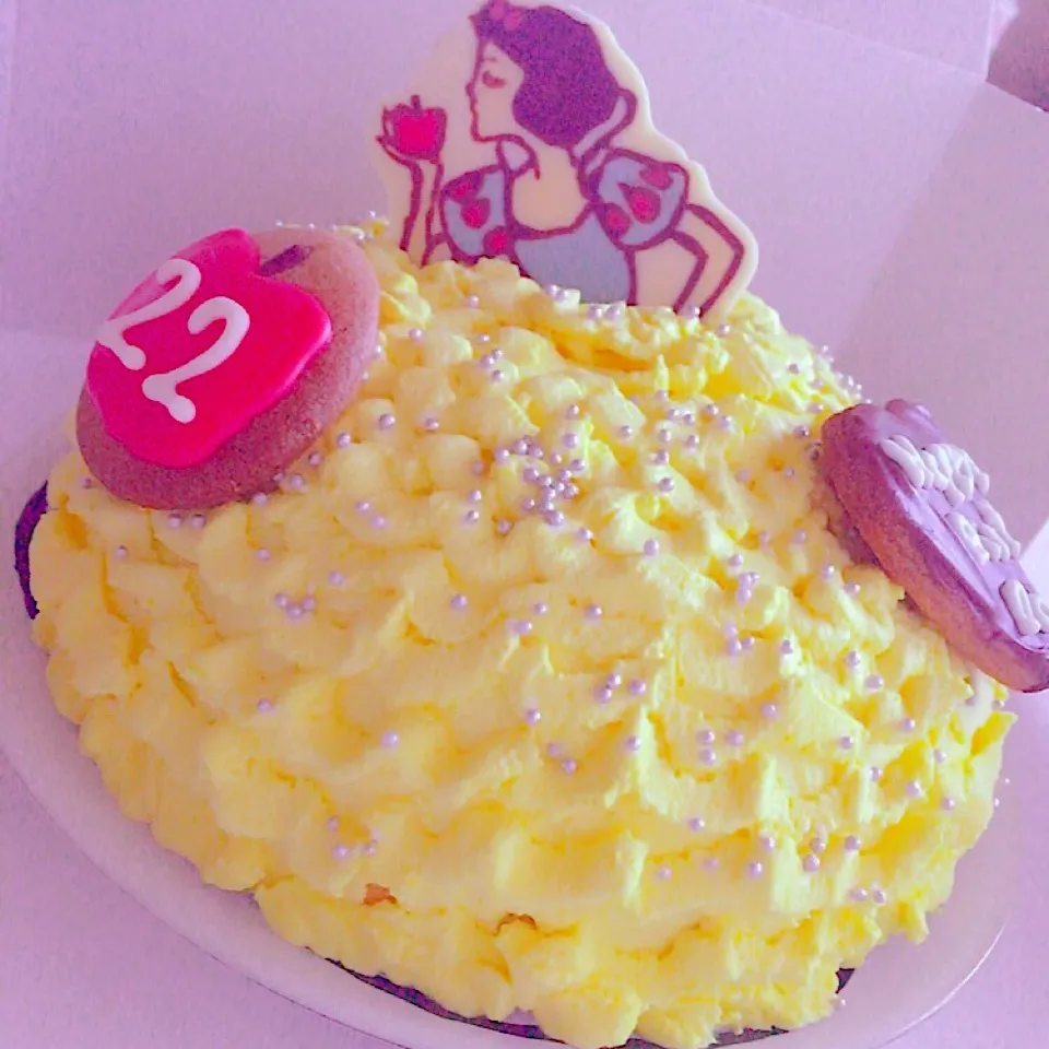 Snapdishの料理写真:誕生日ケーキ 白雪姫|えりかさん