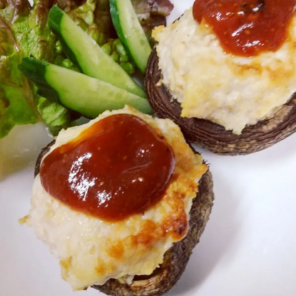 肉厚 椎茸チキンハンバーグ乗せ焼き😋|もいすけさん