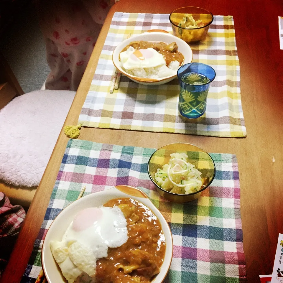 バターチキンカレーとポテトサラダ|ピヨまるさん