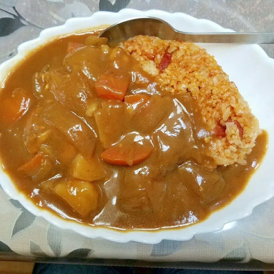 一皿で二度美味しい🎵チキンライスカレー|きつねこかあさんさん