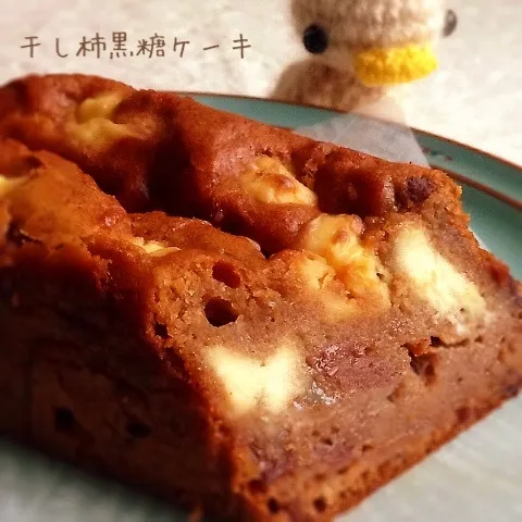 Snapdishの料理写真:干し柿黒糖ケーキ♪|ポリーさん