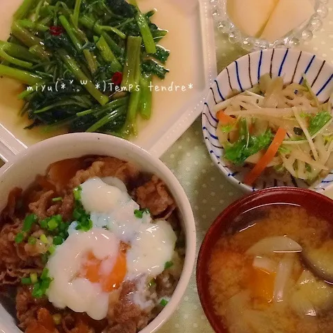 Snapdishの料理写真:牛丼と青菜炒め♡|miyuさん