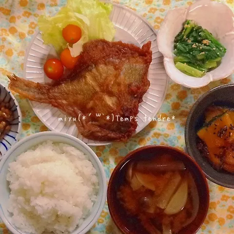 Snapdishの料理写真:カレイの唐揚げでご飯♡|miyuさん