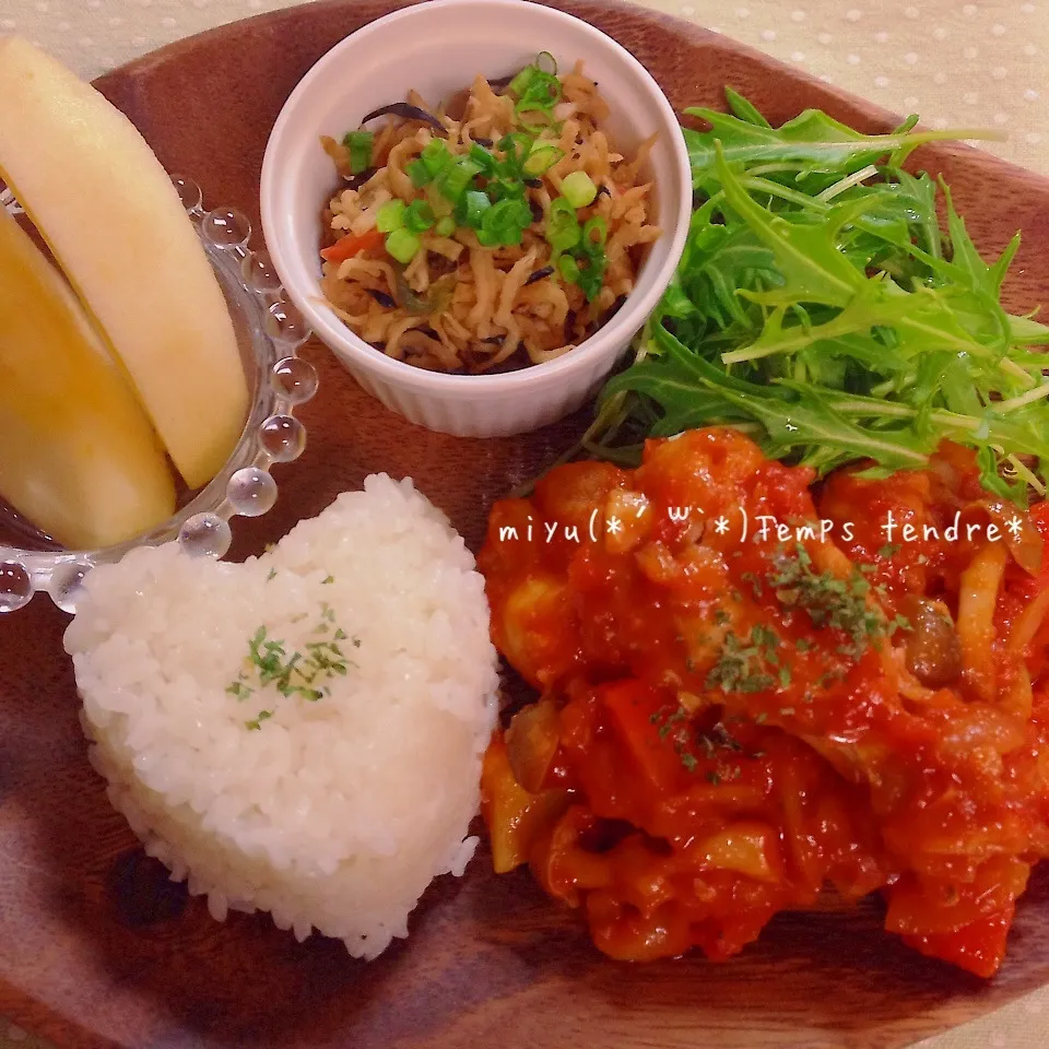 Snapdishの料理写真:食物繊維たっぷり！鶏肉のトマキャベ煮込み♡|miyuさん