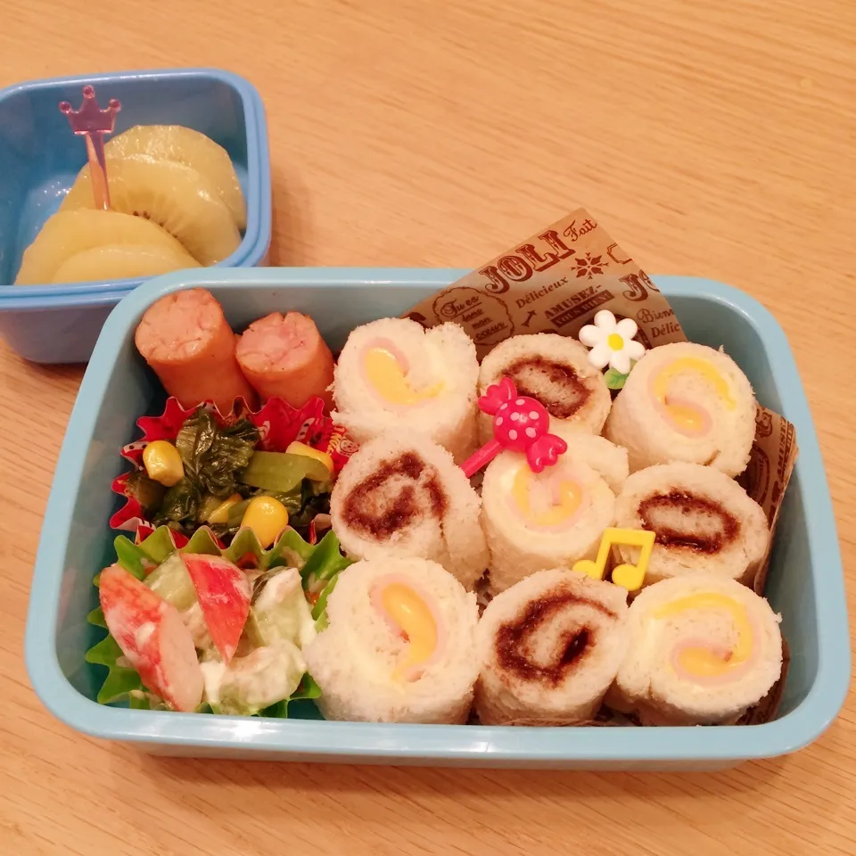 Snapdishの料理写真:クルクルサンドイッチ弁当☆|はるmamaさん