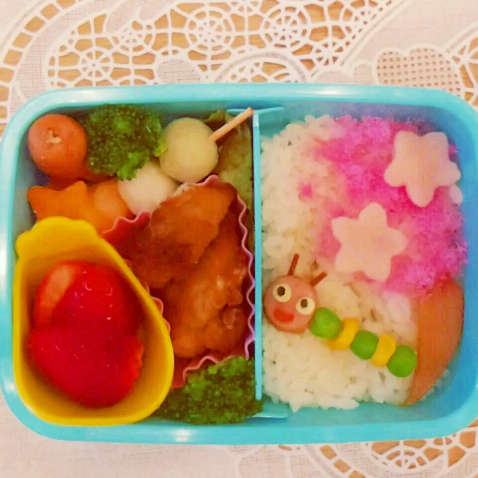 Snapdishの料理写真:4月14日 青むしくんお花見弁当☆|はるmamaさん