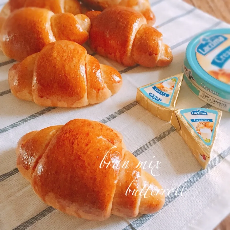 🥐全粒粉ミックスのロールパン🥐とお野菜の生育🌿|うさぎさん