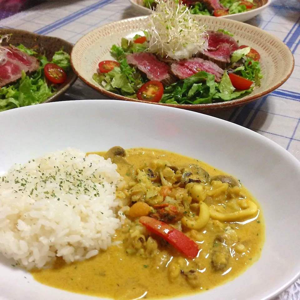 イエローカレーと牛肉のたたきサラダ|うさぎさん