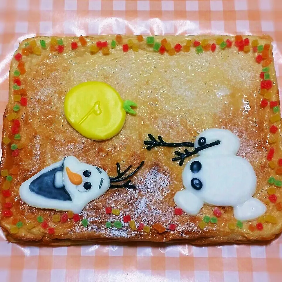 Snapdishの料理写真:カルピスヨーグルトケーキ♪キャラケーキ♪|ひとさん