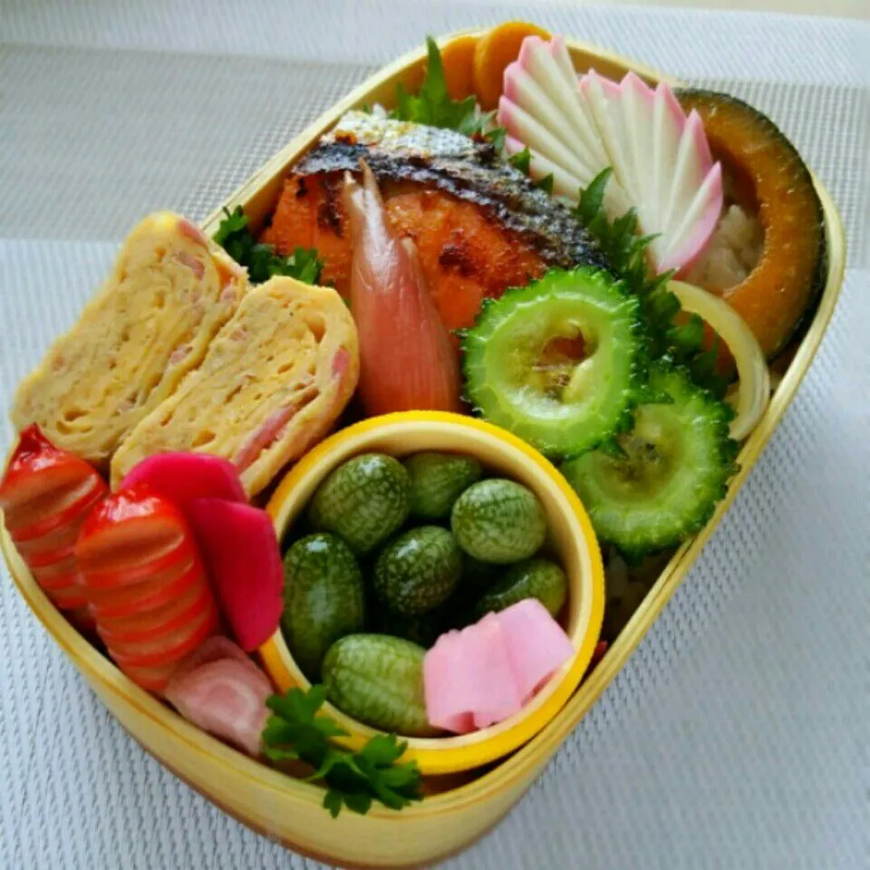 Snapdishの料理写真:旦那様わっぱ弁当 キュウリメロン大量ピクルスin|ｋａｋoさん