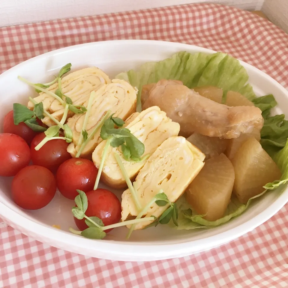 出汁巻たまごと鶏と大根の煮物|AY(＊^ . ^＊)❤️Uさん