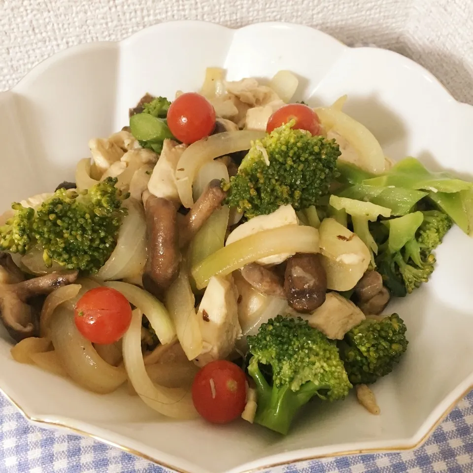 Snapdishの料理写真:鶏胸肉と野菜のソテー|AY(＊^ . ^＊)❤️Uさん