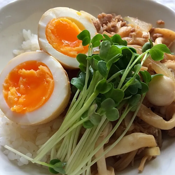 たちゃん☆ガリバタ焦がし醤油タマタマ丼♡|馬っしーさん