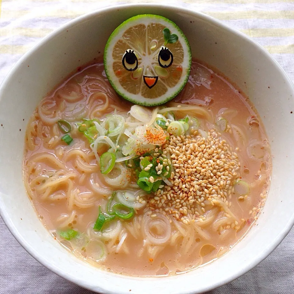 Snapdishの料理写真:カボス汁ブシャー！な久留米モヒカンラーメン|馬っしーさん