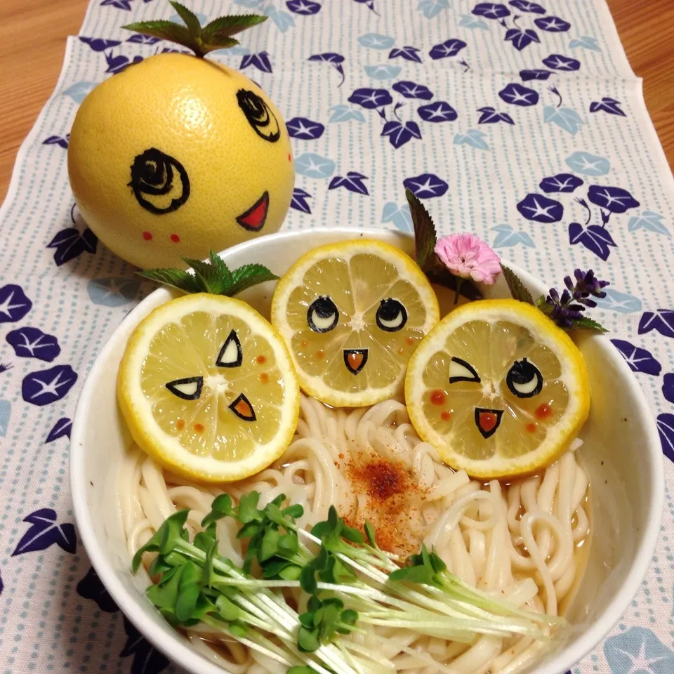 Snapdishの料理写真:レモン汁ブシャーうどん|馬っしーさん