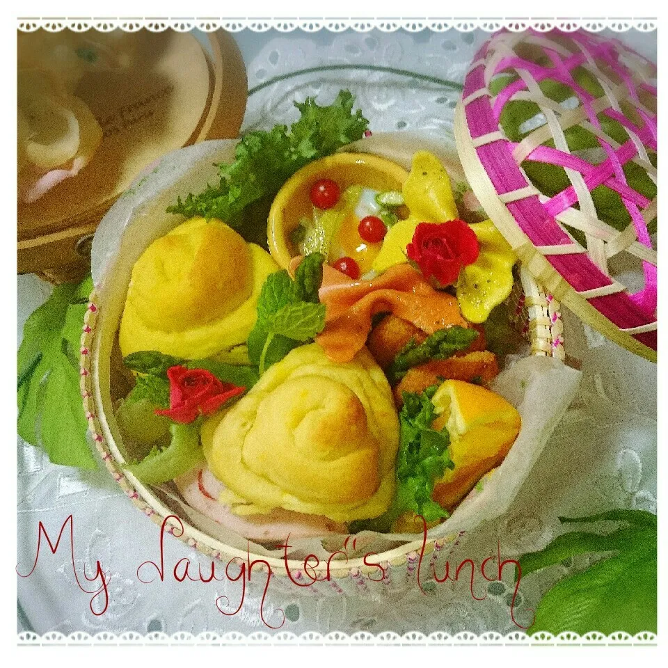 Snapdishの料理写真:薔薇？うずまき？パンでサンドウィッチ弁当|kotokotoさん