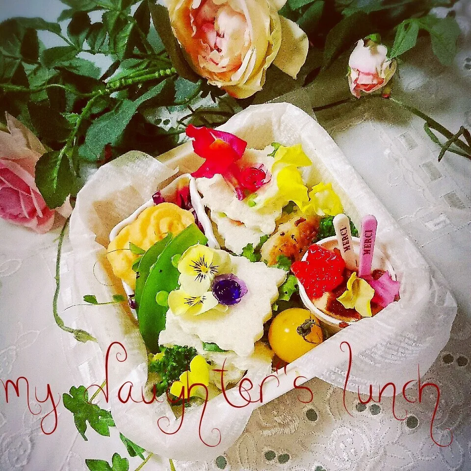 お花💮のサンドウィッチ弁当|kotokotoさん