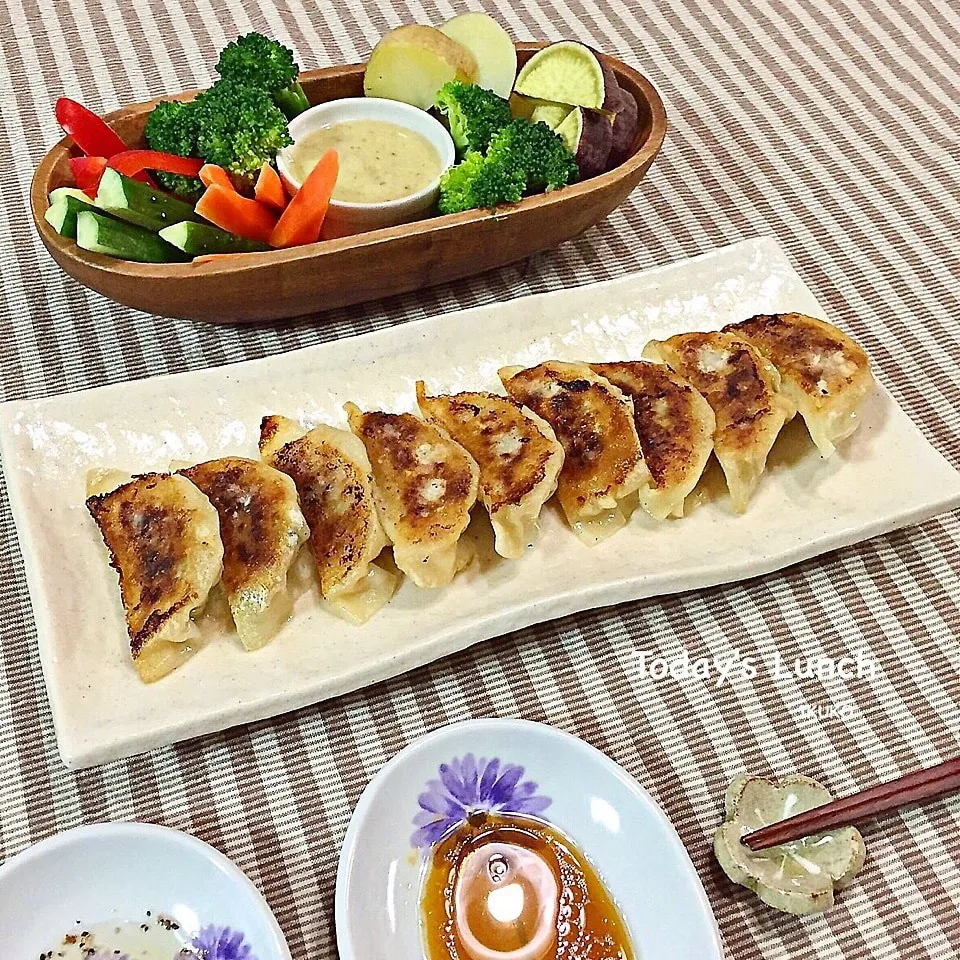 餃子とバーニャカウダでランチ|いっこさんさん