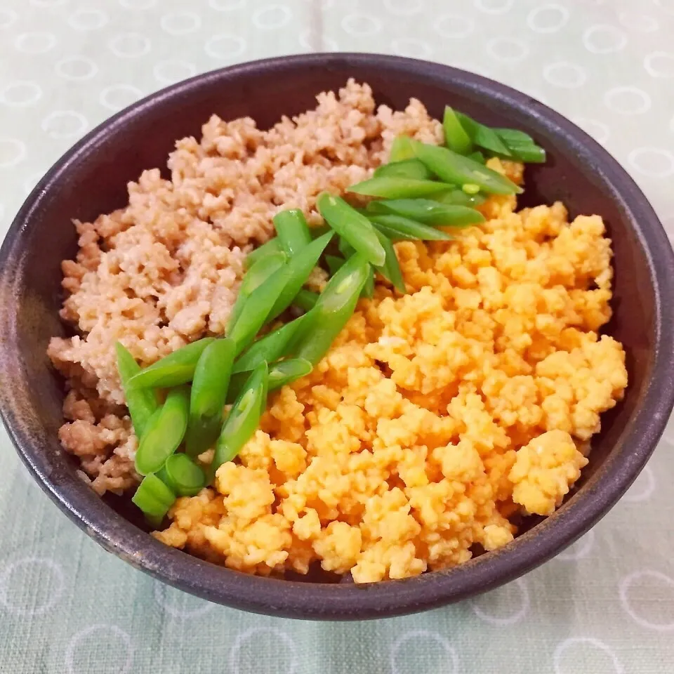 鶏そぼろ丼|いっこさんさん