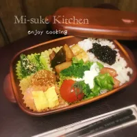 Snapdishの料理写真:豚の角煮弁当|mi-sukeさん