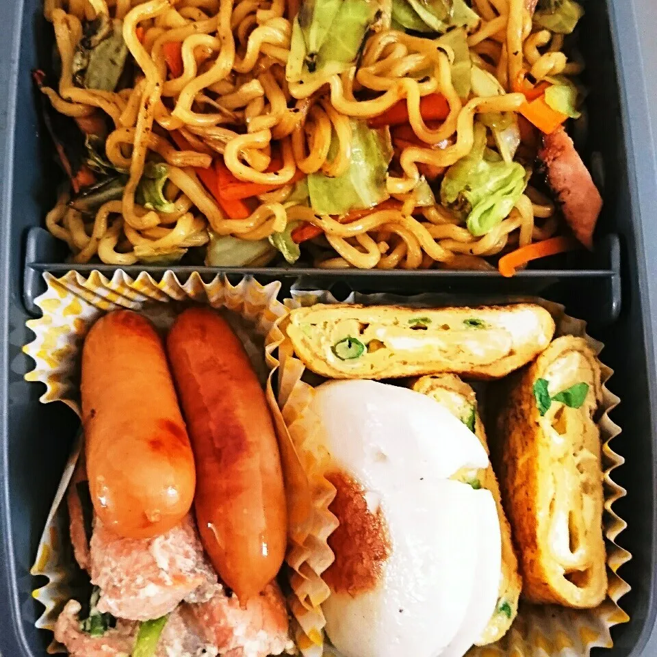 アップすぎるw焼きそば弁当！|吉野愛奈さん