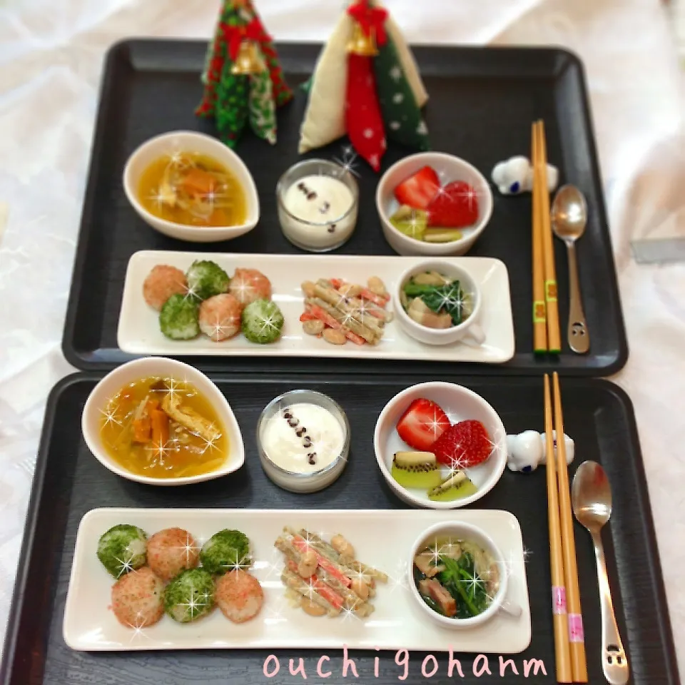 Snapdishの料理写真:クリスマスカラーの子供朝ごはん^_^|ichayaさん