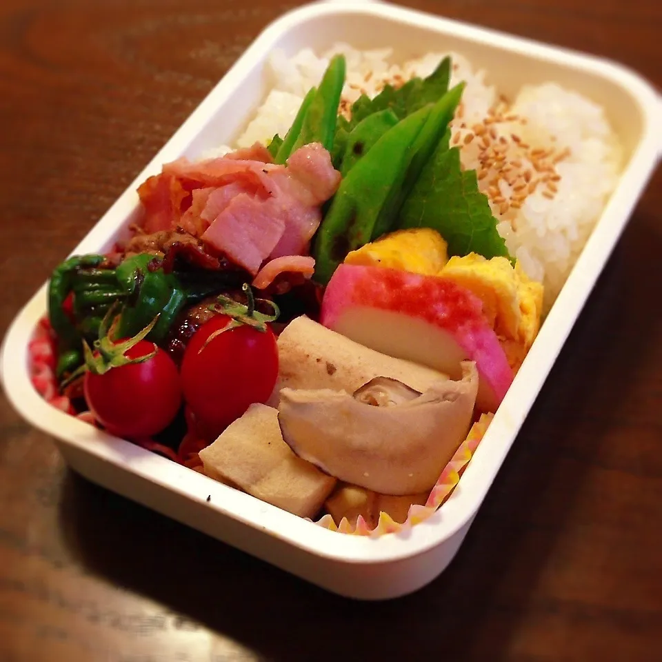 牛肉とピーマンの味噌炒め弁当|山田 奈味　Instagram ＊nmymd369さん