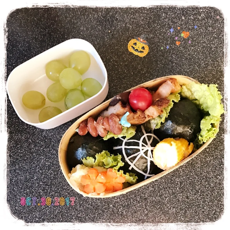 10/30 ☺︎真っ黒蜘蛛の巣おにぎり🎃みそ豚ソテー弁当♪|jon2さん