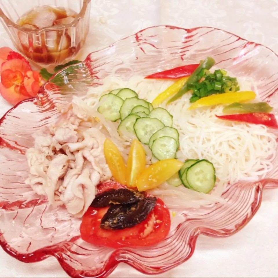 Snapdishの料理写真:＊冷しゃぶsalad on 揖保乃糸＊|henryさん