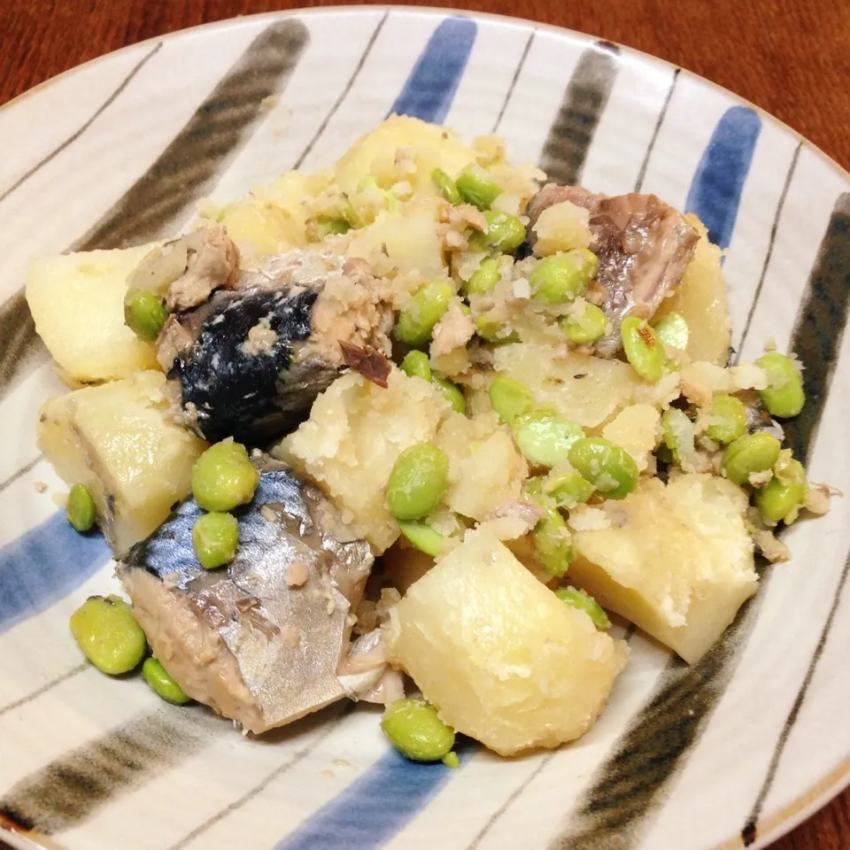 Snapdishの料理写真:＊じゃがいもの鯖缶煮＊|henryさん